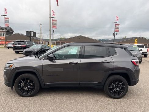 Used 2022 Jeep Compass Altitude w/ Sun and Sound Group image 7