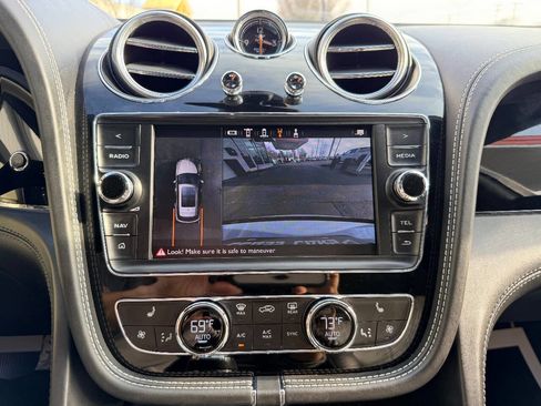 Used 2019 Bentley Bentayga image 21