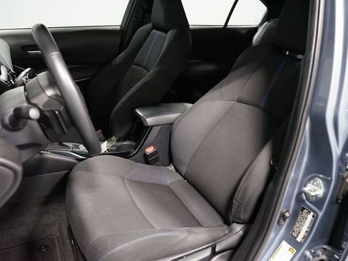 Used 2022 Toyota Corolla SE w/ SE Premium Package image 6