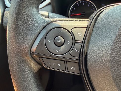 Used 2020 Toyota RAV4 LE FWD image 19