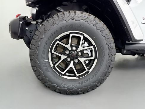 New 2025 Jeep Wrangler Unlimited Rubicon w/ Convenience Group AWD/4WD image 28