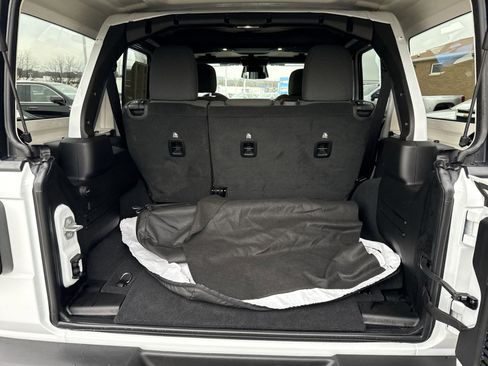 Used 2025 Jeep Wrangler Sport S image 20