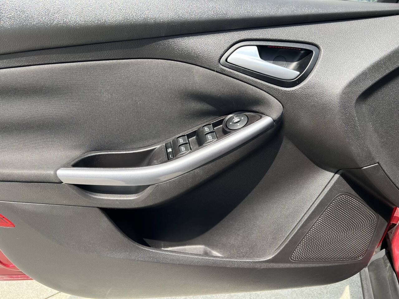 Used 2014 Ford Focus Titanium FWD image 25