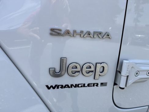 Used 2024 Jeep Wrangler Unlimited Sahara w/ Technology Group AWD/4WD image 12