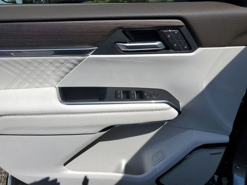 New 2026 GMC Acadia Denali w/ Super Cruise Package FWD image 17