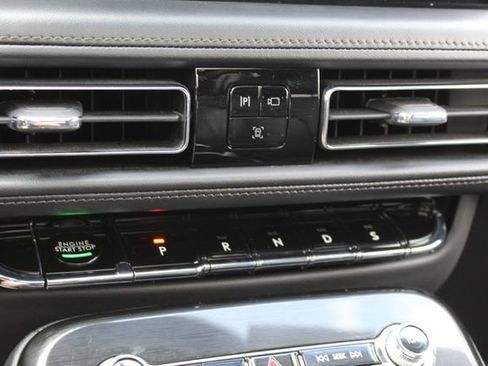 Used 2023 Lincoln Nautilus Reserve AWD/4WD image 25