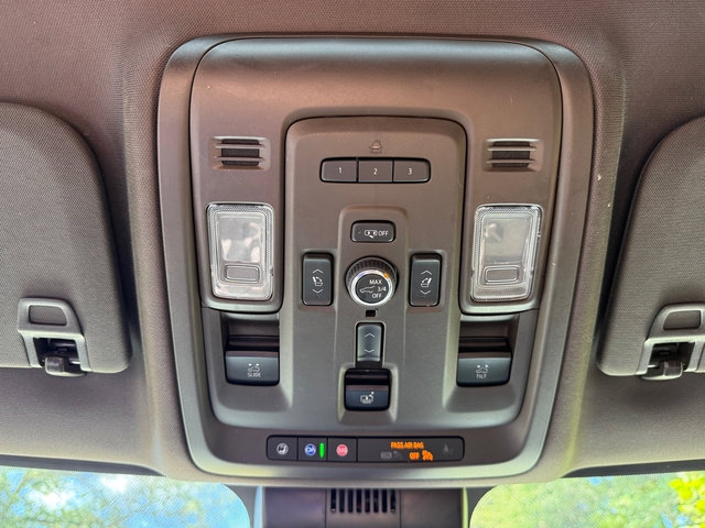 Used 2023 GMC Yukon Denali RWD image 35