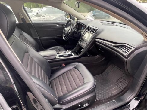 Used 2018 Ford Fusion SE w/ Equipment Group 201A image 26