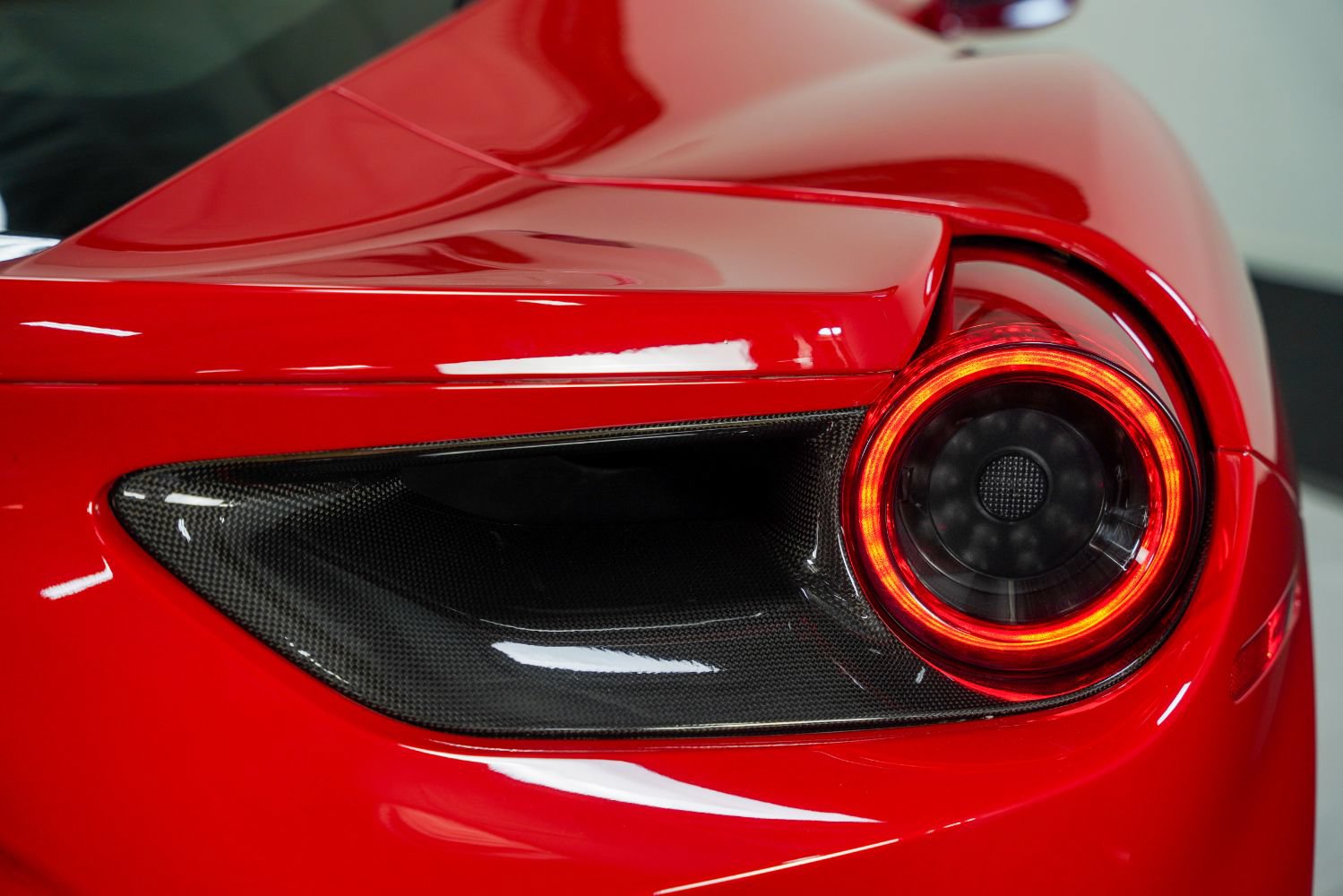 Used 2016 Ferrari 488 GTB RWD image 23