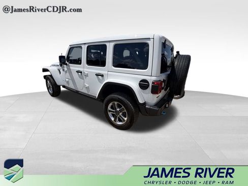 Used 2023 Jeep Wrangler Unlimited Rubicon 4xe w/ Cold Weather Group AWD/4WD image 8