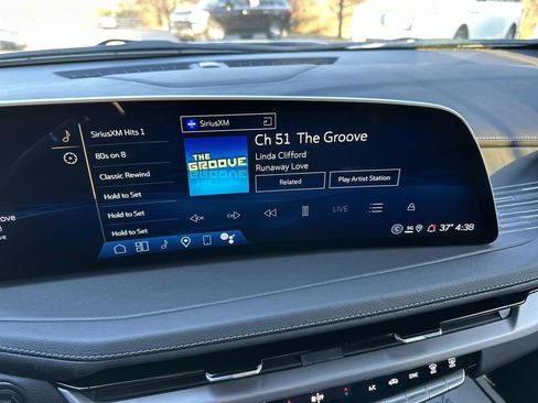 Used 2025 Cadillac XT4 Premium Luxury image 16