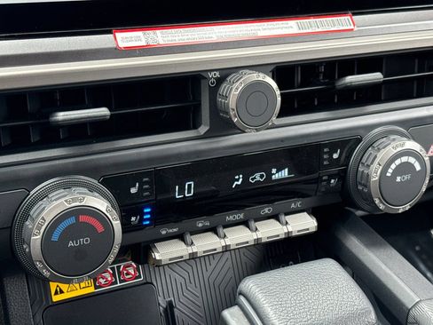 Certified 2025 Toyota 4Runner TRD Off-Road Premium AWD/4WD image 26