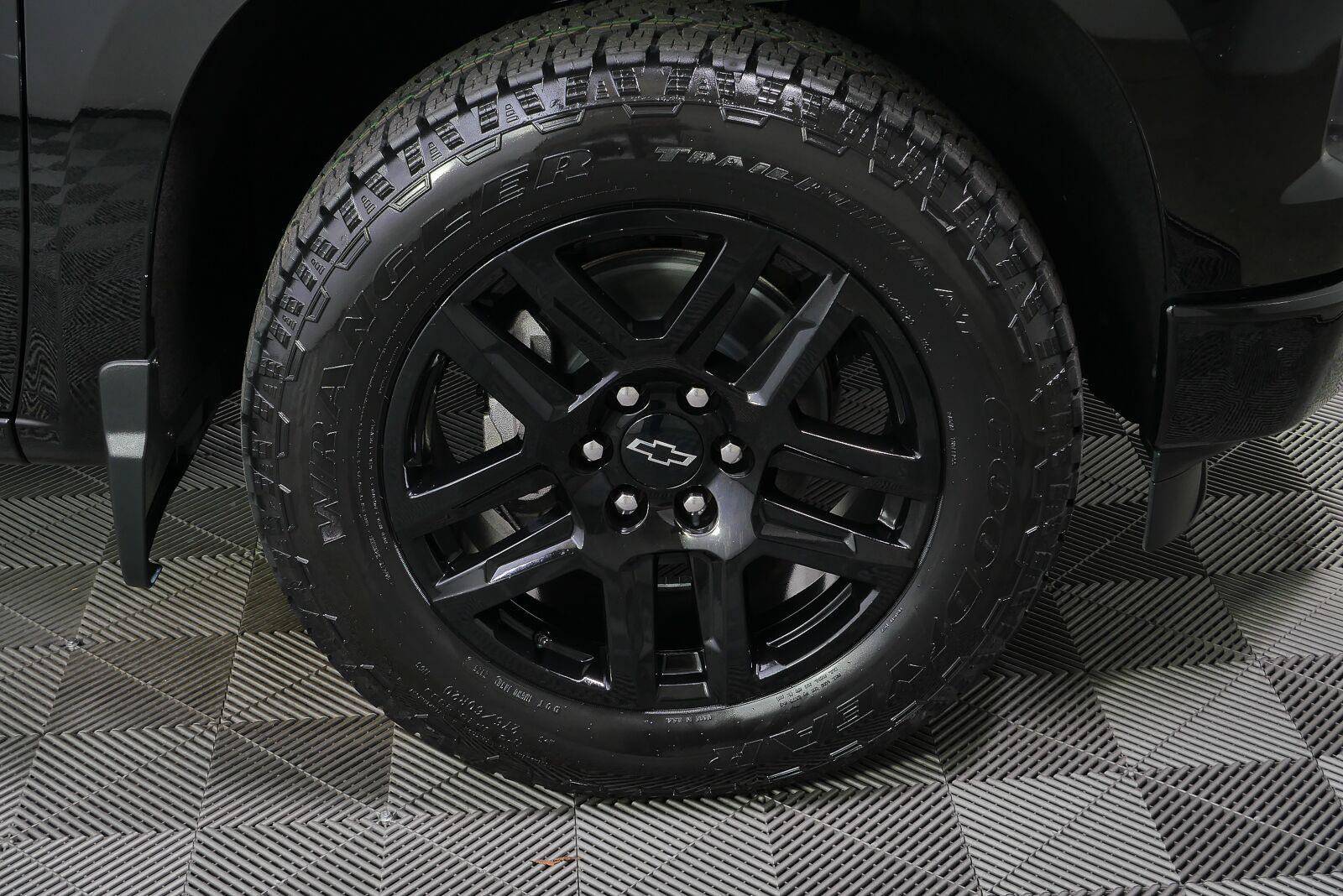 Used 2023 Chevrolet Silverado 1500 RST AWD/4WD image 32