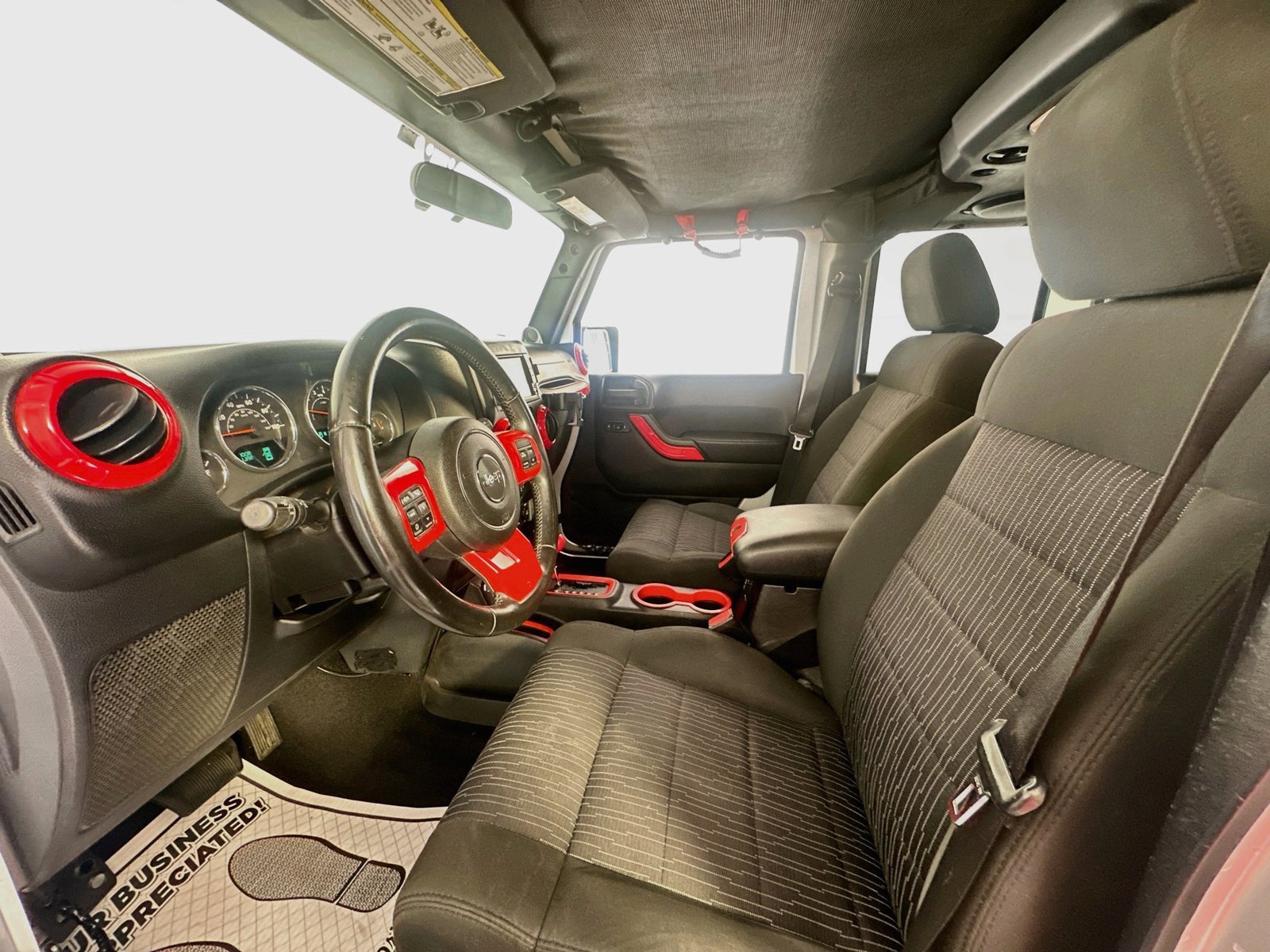 Used 2011 Jeep Wrangler Unlimited Sahara w/ Connectivity Group AWD/4WD image 17