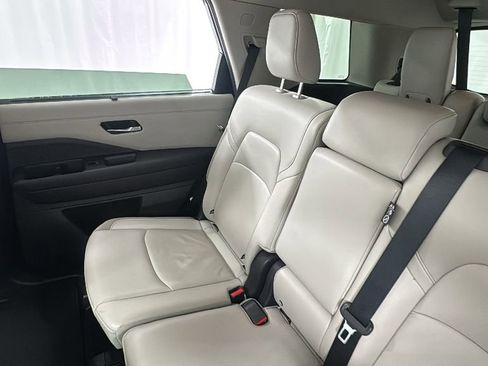 Used 2025 Nissan Pathfinder SL image 15