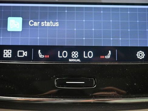 Used 2024 Volvo XC40 B5 Plus w/ Protection Package Premier image 22