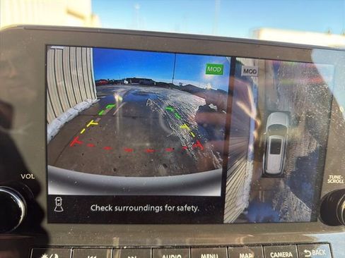 Used 2025 Nissan Pathfinder SL image 19