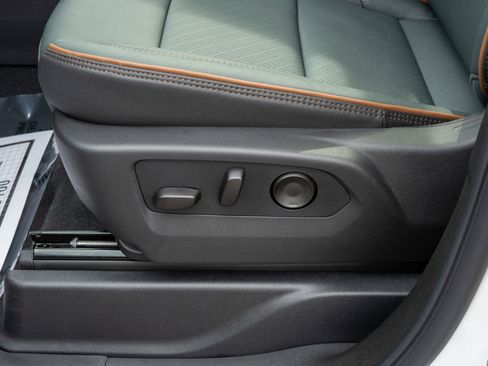New 2026 GMC Yukon XL AT4 AWD/4WD image 29