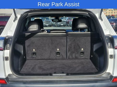 Used 2019 Jeep Cherokee Trailhawk image 12