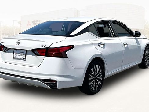 Used 2024 Nissan Altima 2.5 SV FWD image 6