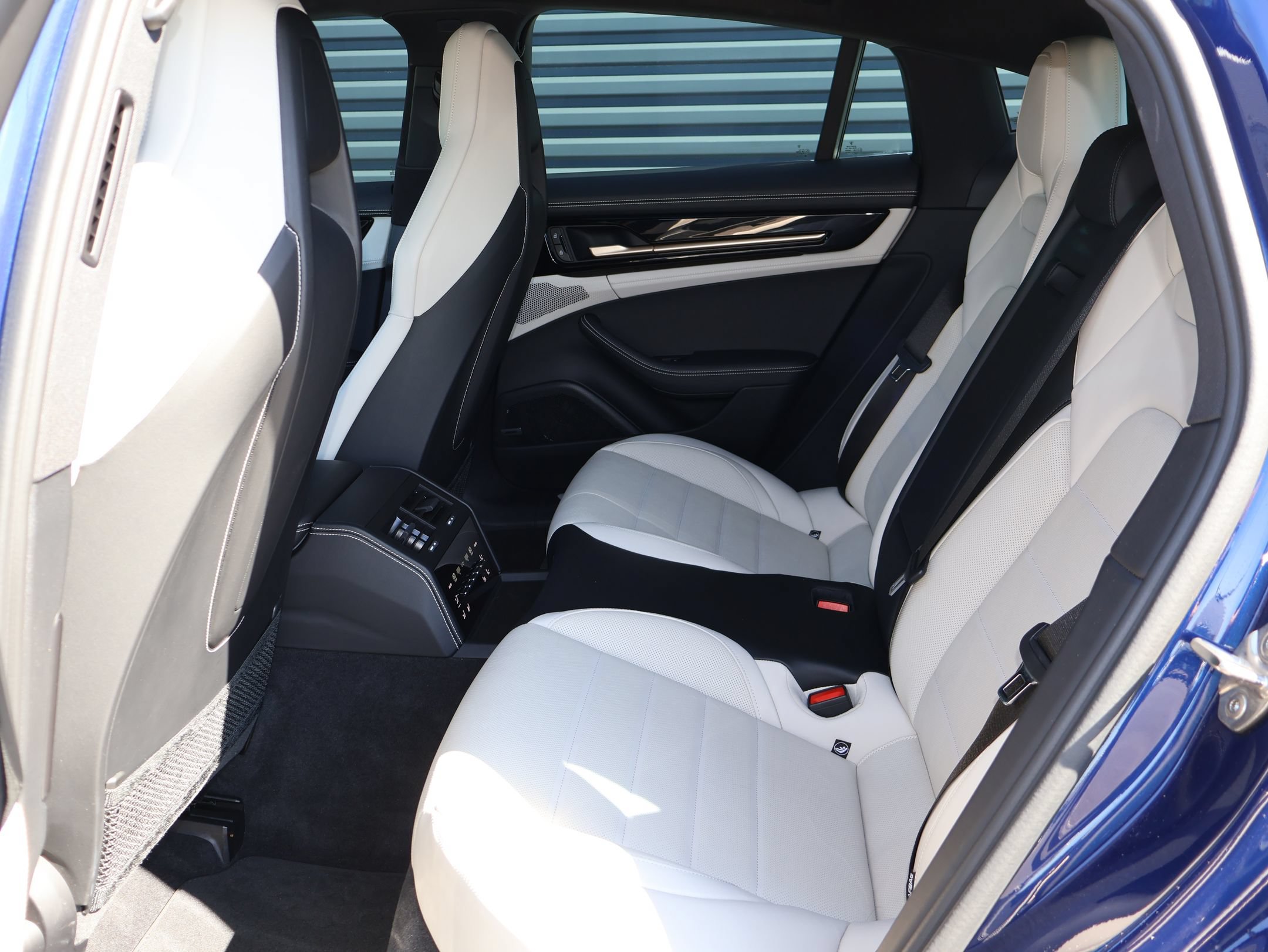 Certified 2024 Porsche Panamera 4 AWD/4WD image 28