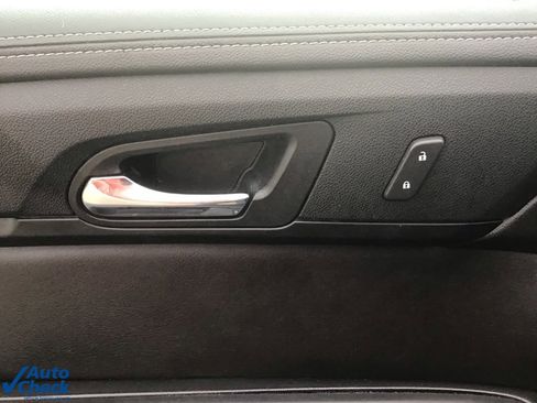 Used 2017 Chevrolet Traverse LT image 31