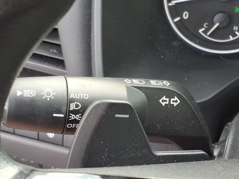 Used 2023 Nissan Rogue SV image 18