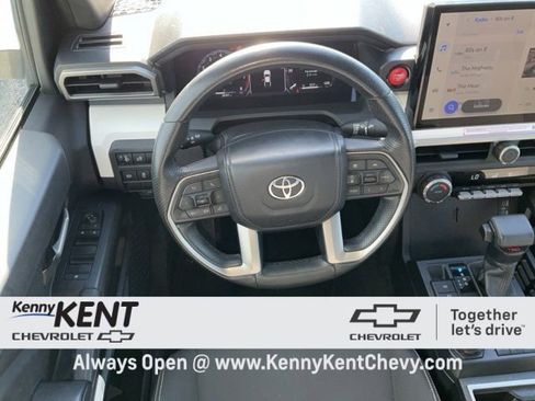 Used 2024 Toyota Tacoma TRD Off-Road image 22