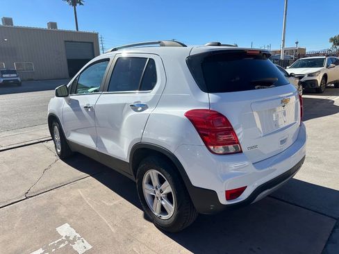 Used 2019 Chevrolet Trax LT w/ LT Convenience Package FWD image 3