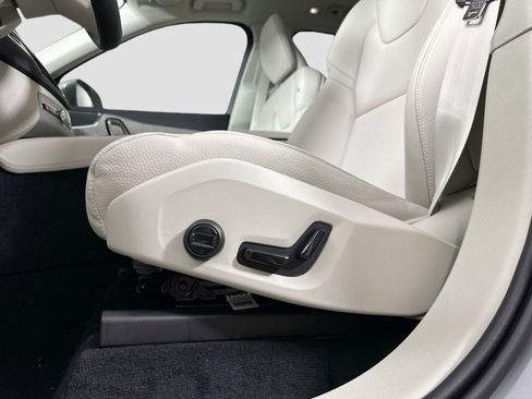 New 2025 Volvo XC90 T8 Plus w/ Protection Package Premier image 14