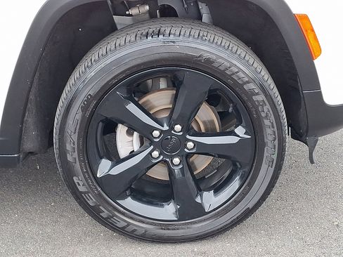 Certified 2023 Jeep Grand Cherokee Altitude image 8