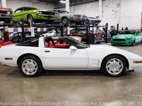 Used 1996 Chevrolet Corvette Coupe RWD image 9