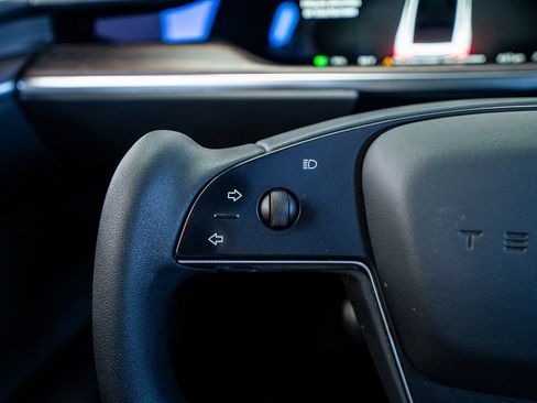 Used 2022 Tesla Model X image 40