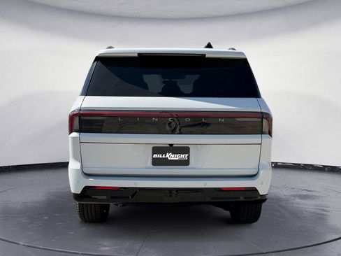 New 2026 Lincoln Navigator Reserve w/ Jet Appearance Package AWD/4WD image 4