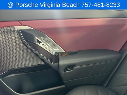 Used 2023 BMW 740i w/ Parking Assistance Package image 21