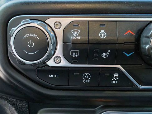 Used 2020 Jeep Gladiator Overland image 15