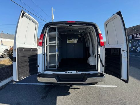 Used 2022 GMC Savana 2500 Regular Van 3D w/ Communications Package image 9