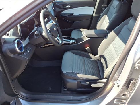 New 2026 Chevrolet Trax LT w/ Driver Confidence Package image 9
