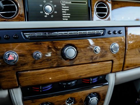 Used 2014 Rolls-Royce Phantom Sedan image 57