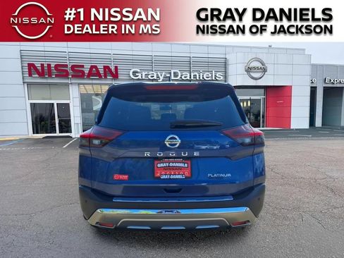 Used 2021 Nissan Rogue Platinum FWD image 6