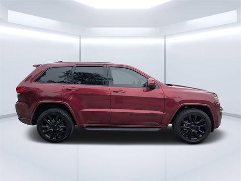 Used 2018 Jeep Grand Cherokee Altitude image 2