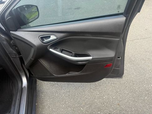 Used 2014 Ford Focus SE w/ Equipment Group 201A FWD image 14