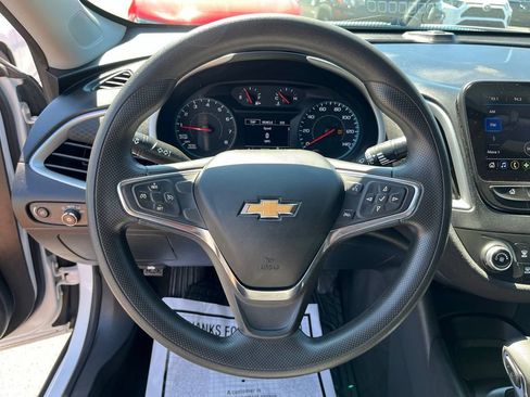 Used 2021 Chevrolet Malibu LS FWD image 17