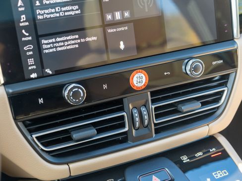 Used 2026 Porsche Macan image 21