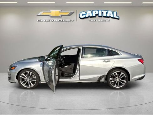 Used 2021 Chevrolet Malibu LT image 2