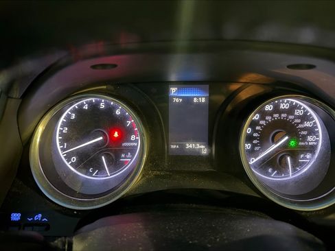 Used 2020 Toyota Camry SE image 6