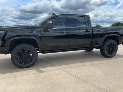 Used 2025 Chevrolet Silverado 2500 High Country w/ Midnight Edition AWD/4WD image 4