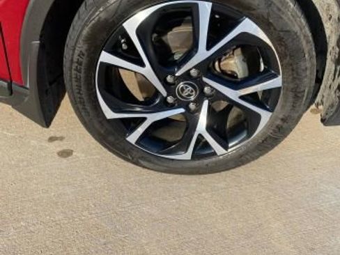 Used 2018 Toyota C-HR image 17