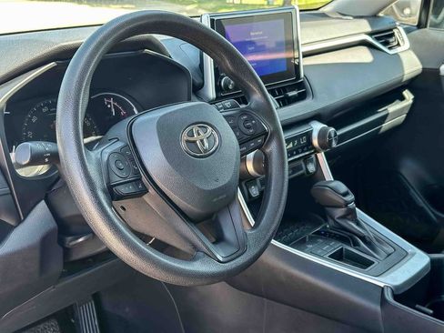 Used 2025 Toyota RAV4 XLE FWD image 12