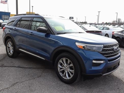 Used 2020 Ford Explorer XLT w/ Equipment Group 202A image 3